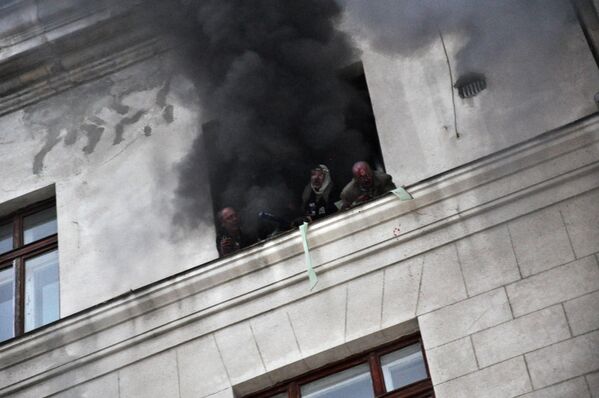 حريق في مبنى مجلس النقابات العمالية في أوديسا. - سبوتنيك عربي