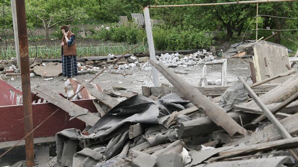 تداعيات قصف القوات المسلحة الأوكرانية في حي كيروف في دونيتسك - سبوتنيك عربي