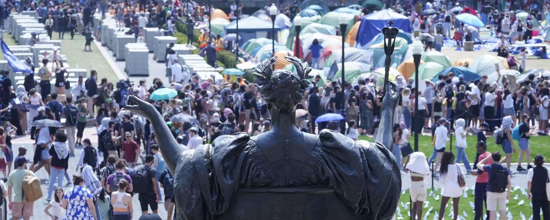 تظاهرة سلمية للتضامن مع فلسطين وضد الإبادة الجماعية (الحرب) في قطاع غزة، في جامعة كولومبيا في نيويورك، الولايات المتحدة الأمريكية 29 أبريل 2024 - سبوتنيك عربي, 1920, 24.01.2025