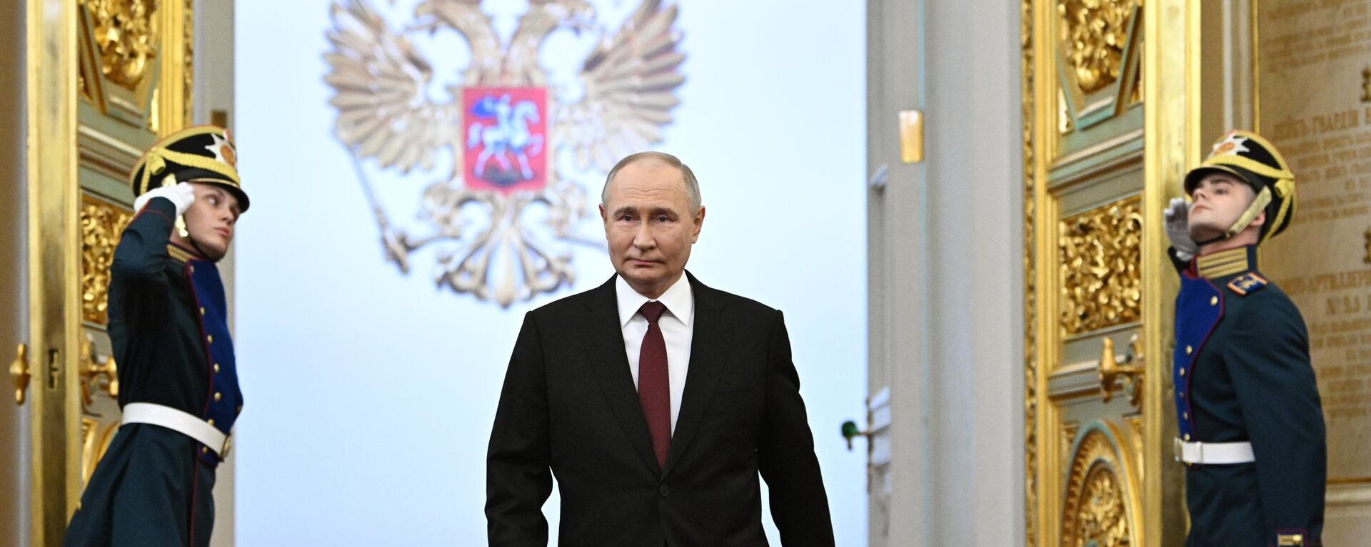 الرئيس الروسي فلاديمير بوتين يدخل حفل التنصيب في الكرملين 7 مايو 2024.  - سبوتنيك عربي, 1920, 07.05.2024