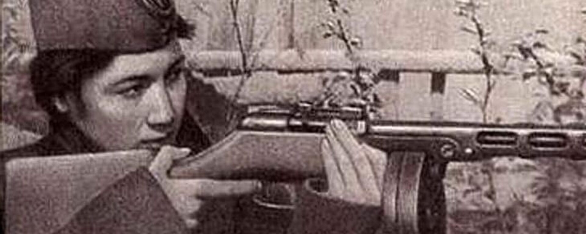 قناصة من فرقة المشاة القتالية الـ130 التابعة للجيش السوفيتي، زيبا جانيفا، خلال فترة الحرب الوطنية العظمى (1941-1945) - سبوتنيك عربي, 1920, 09.05.2024