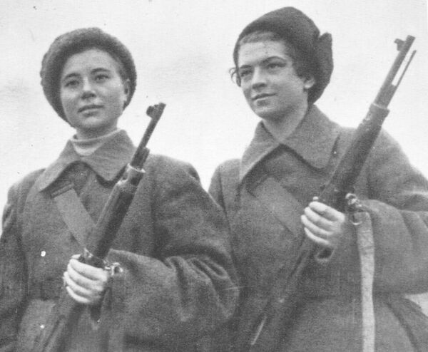 القناصتان ماريا بوليفانوفا ونتاليا كوفشوفا، 1942 - سبوتنيك عربي