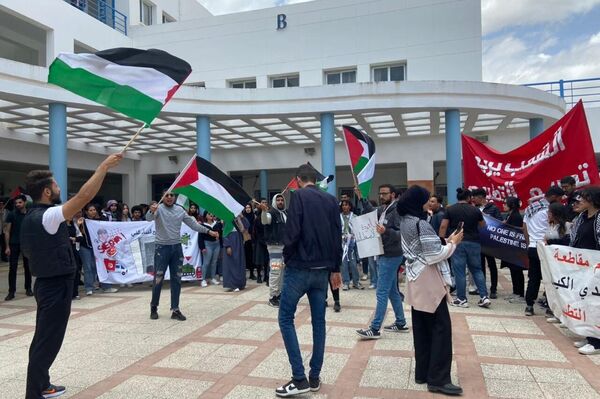 طلبة تونسيون يعتصمون داخل الجامعة تحت شعار مخيم شيرين أبو عاقلة - سبوتنيك عربي