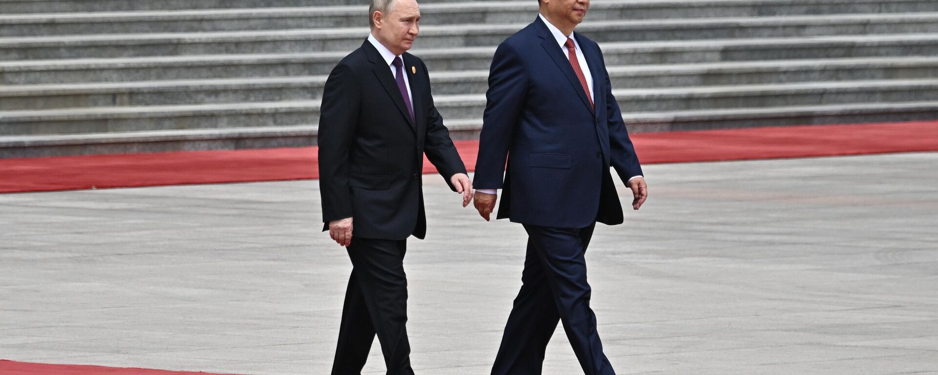 الرئيس الروسي فلاديمير بوتين والرئيس الصيني شي جين بينغ خلال مراسم الاستقبال الرسمية في قاعة الشعب الكبرى في بكين. - سبوتنيك عربي, 1920, 29.08.2025