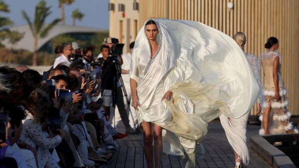 Показ на неделе моды Red Sea Fashion Week, Саудовская Аравия, остров Уммахат - سبوتنيك عربي