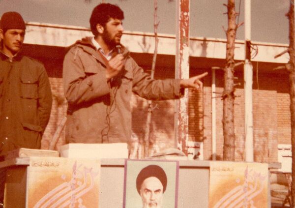 صورة أرشيفية لإبراهيم رئيسي في الجبهة خلال الحرب العراقية الإيرانية - سبوتنيك عربي