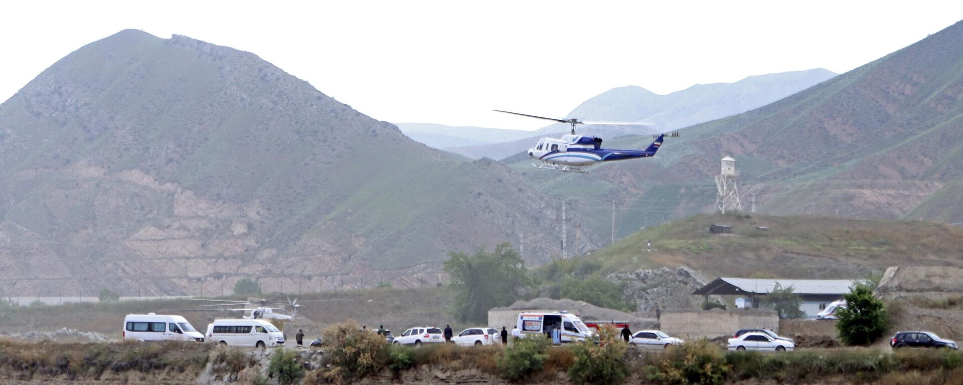 في هذه الصورة التي قدمتها وكالة أنباء الجمهورية الإسلامية الإيرانية إرنا المروحية التي تقل الرئيس الإيراني إبراهيم رئيسي تقلع على الحدود الإيرانية مع أذربيجان بعد أن افتتح الرئيس رئيسي ونظيره الأذربيجاني إلهام علييف سد قز قلاسي، أو قلعة فتاة في أذربيجان، إيران، الأحد 19 مايو 2024 - سبوتنيك عربي, 1920, 13.01.2026