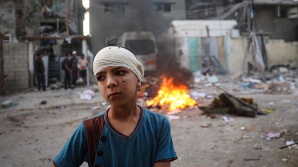 ضحايا القصف الإسرائيلي في رفح بقطاع غزة - سبوتنيك عربي