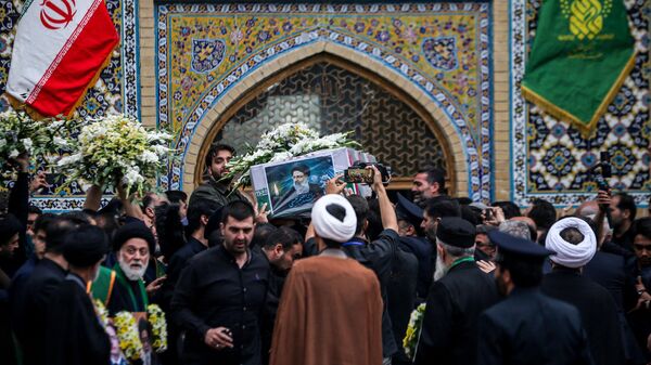 جنازة الرئيس الإيراني إبراهيم رئيسي ورفاقة في مدينة تبريز - سبوتنيك عربي
