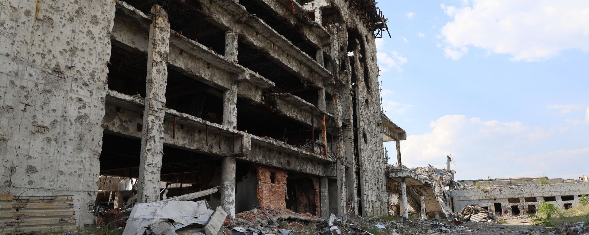 آثار التدمير في مطار دونيتسك، الذي تعرض للقصف من قبل القوات المسلحة الأوكرانية، جمهورية دونيتسك الشعبية - سبوتنيك عربي, 1920, 07.06.2024