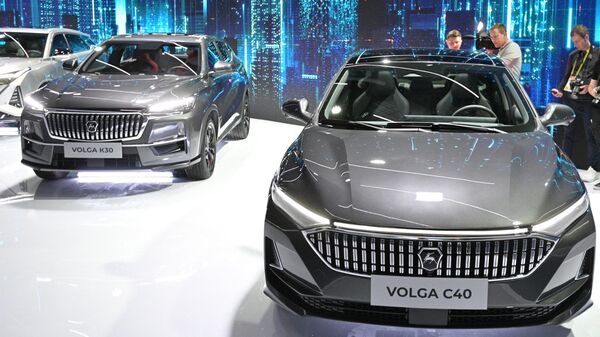 Новые автомобили Volga C40 и К30 в павильоне марки VOLGA на выставке IX конференции Цифровая индустрия промышленной России в Нижнем Новгороде - سبوتنيك عربي