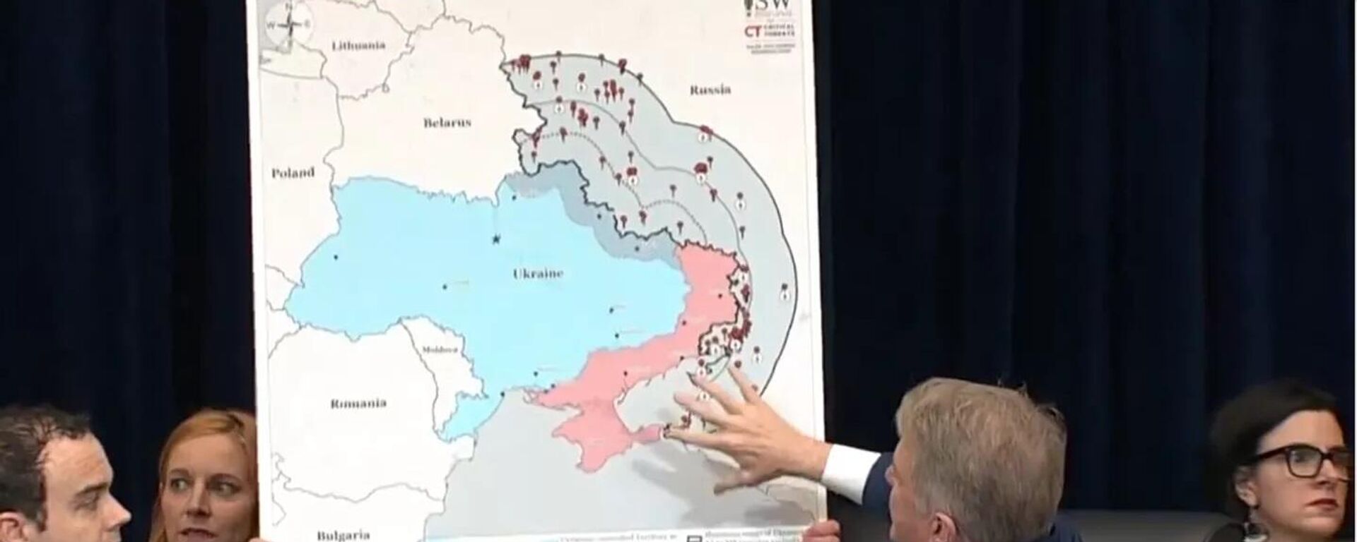 عضو الكونجرس مايكل ماكول  يعرض خريطة للامتداد المحتمل للصواريخ الأمريكية داخل الأراضي الروسية - سبوتنيك عربي, 1920, 23.05.2024