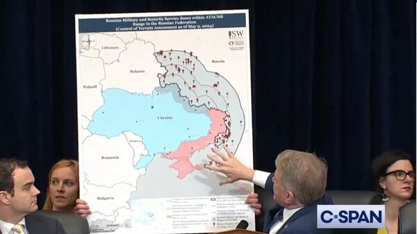 عضو الكونجرس مايكل ماكول  يعرض خريطة للامتداد المحتمل للصواريخ الأمريكية داخل الأراضي الروسية - سبوتنيك عربي