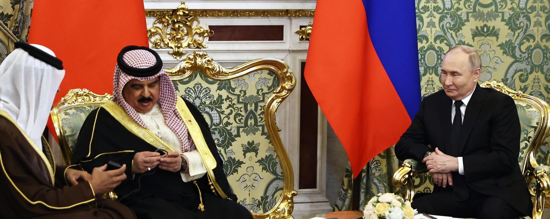 الرئيس الروسي فلاديمير بوتين، خلال اجتماعه مع ملك البحرين حمد بن عيسى، في العاصمة الروسية موسكو  - سبوتنيك عربي, 1920, 23.05.2024