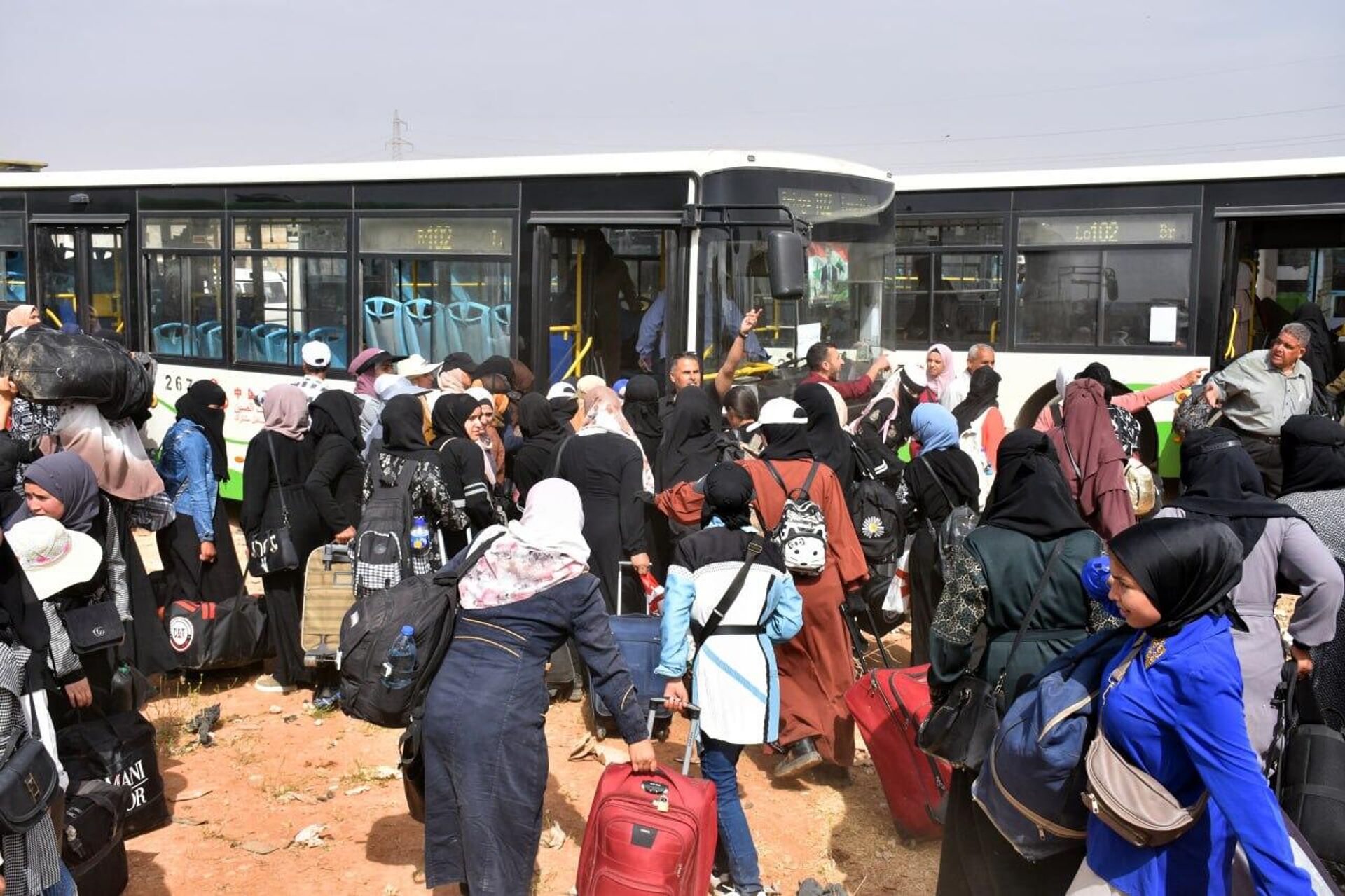 آلاف الطلاب يعبرون من المناطق الساخنة بريف حلب إلى مناطق سيطرة الدولة السورية لتقديم الامتحانات - سبوتنيك عربي, 1920, 23.05.2024