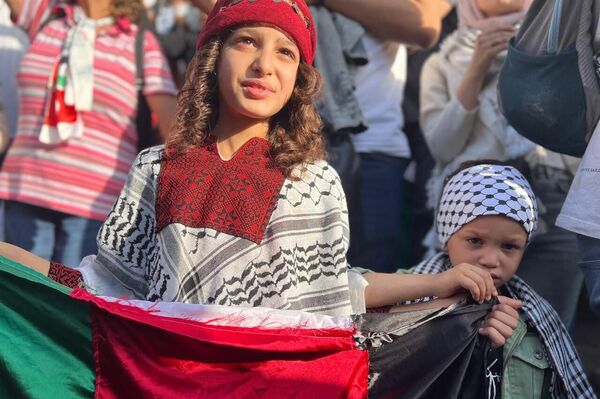 تونسيون ينظمون مظاهرات تنديدا بمجزرة رفح الفلسطينية - سبوتنيك عربي