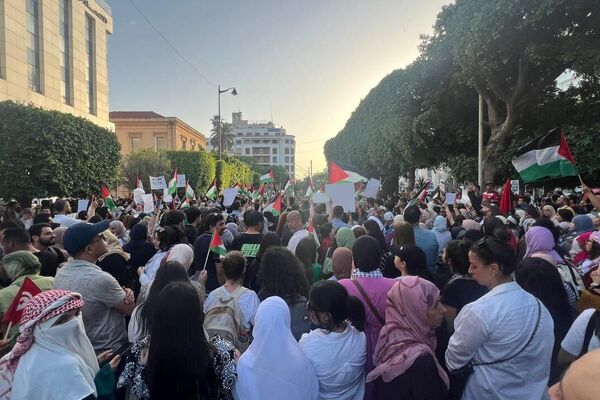تونسيون ينظمون مظاهرات تنديدا بمجزرة رفح الفلسطينية - سبوتنيك عربي