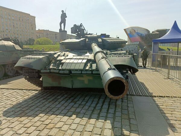 دبابة &quot;تي-64-بي في&quot; أوكرانية، سيطرت عليها القوات الروسية، خلال العملية العسكرية الخاصة - سبوتنيك عربي