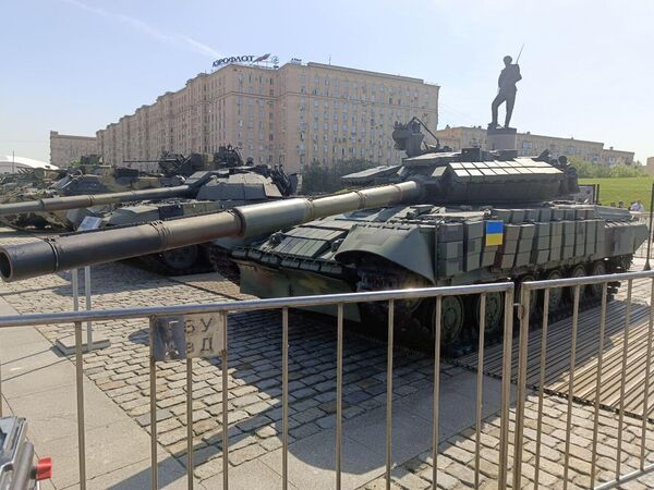 دبابة &quot;تي-64- بي في&quot; أوكرانية، سيطرت عليها القوات الروسية، خلال العملية العسكرية الخاصة - سبوتنيك عربي