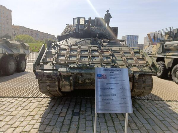 دبابة &quot;تي-64- بي في&quot; أوكرانية، سيطرت عليها القوات الروسية، خلال العملية العسكرية الخاصة - سبوتنيك عربي