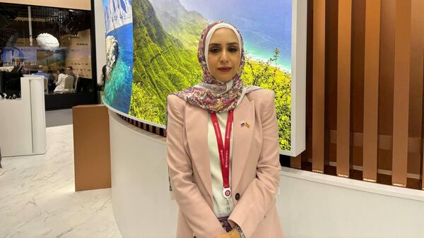 السيدة ساجدة الغيثي المتحدثة الرسمية باسم وفد سلطنة عمان في منتدى بطرسبورغ الاقتصادي الدولي 2024 - سبوتنيك عربي