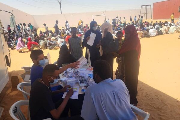 حالة الطوارئ بمدينة الكفرة في أبريل الماضي، بعد وصول أكثر من 40 ألف لاجئ سوداني - سبوتنيك عربي