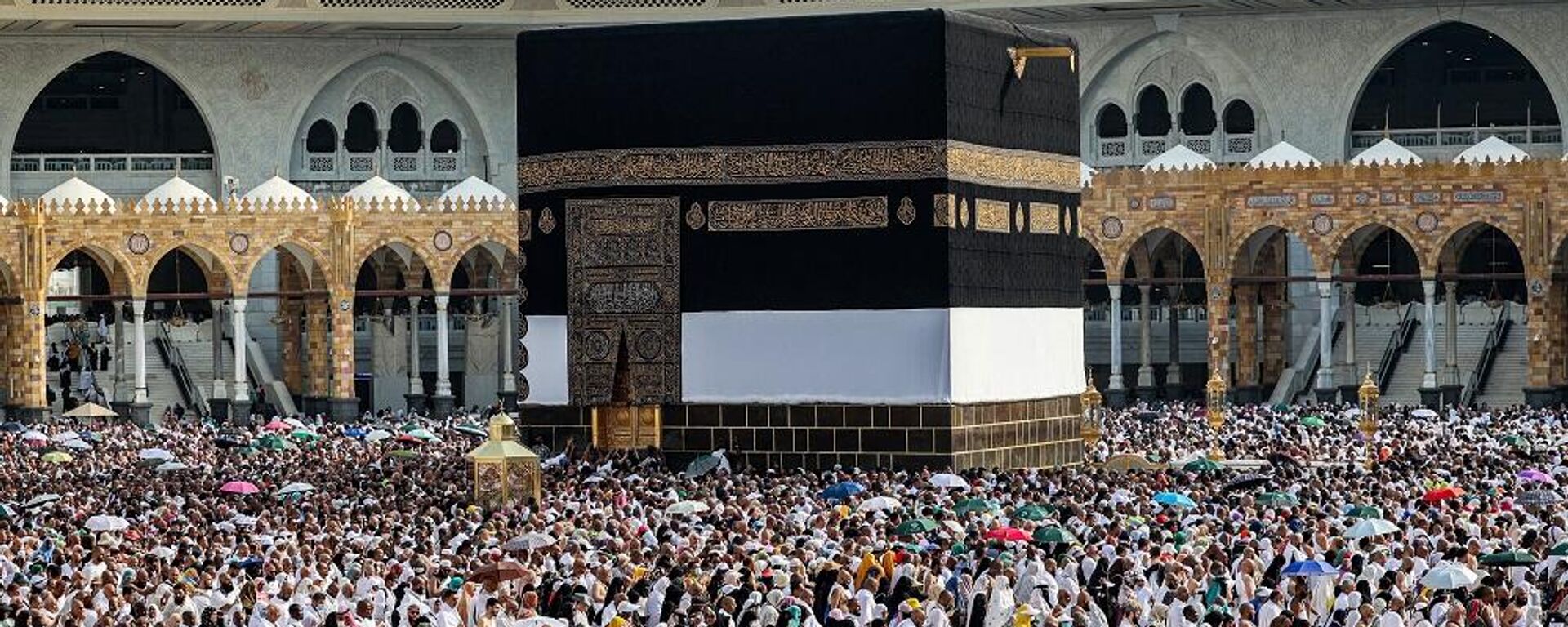 المصلون يطوفون حول الكعبة في المسجد الحرام في مدينة مكة المكرمة بالمملكة العربية السعودية، مع وصول الحجاج قبل أداء فريضة الحج السنوية، 4 يونيو/ حزيران 2024 - سبوتنيك عربي, 1920, 18.06.2024