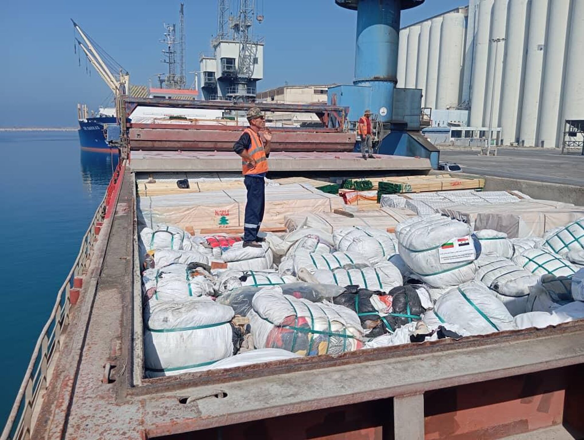 سفينة مساعدات إنسانية بلغارية تؤم ميناء طرطوس لدعم متضرري الزلزال في سوريا - سبوتنيك عربي, 1920, 06.06.2024