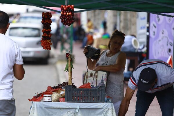 احتفال بلدة حمانا الواقعة في جبل لبنان خلال شهر يونيو بمهرجان الكرز السنوي - سبوتنيك عربي