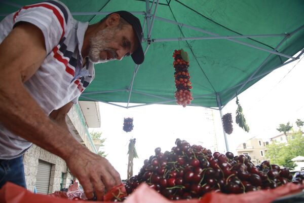 احتفال بلدة حمانا الواقعة في جبل لبنان خلال شهر يونيو بمهرجان الكرز السنوي
 - سبوتنيك عربي