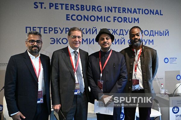 منتدى خبراء بريكس المنعقد على هامش منتدى بطرسبورغ الاقتصادي الدولي - سبوتنيك عربي