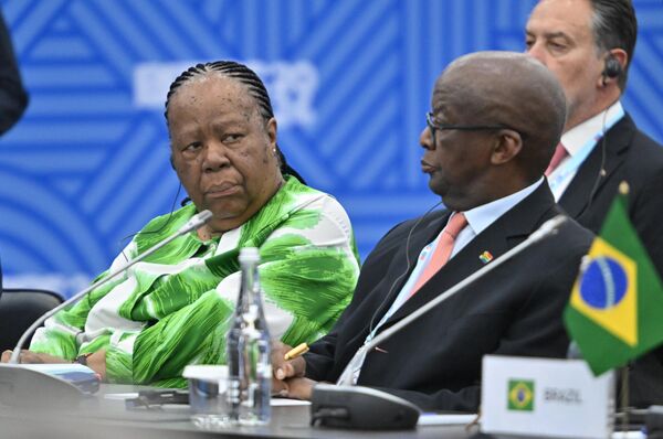وزيرة خارجية جنوب أفريقيا ناليدي باندور خلال اجتماع وزراء خارجية دول &quot;بريكس&quot; في نيجني نوفغورود - سبوتنيك عربي