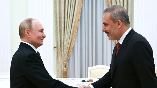 التقى الرئيس فلاديمير بوتين مع وزير الخارجية التركي هاكان فيدان - سبوتنيك عربي