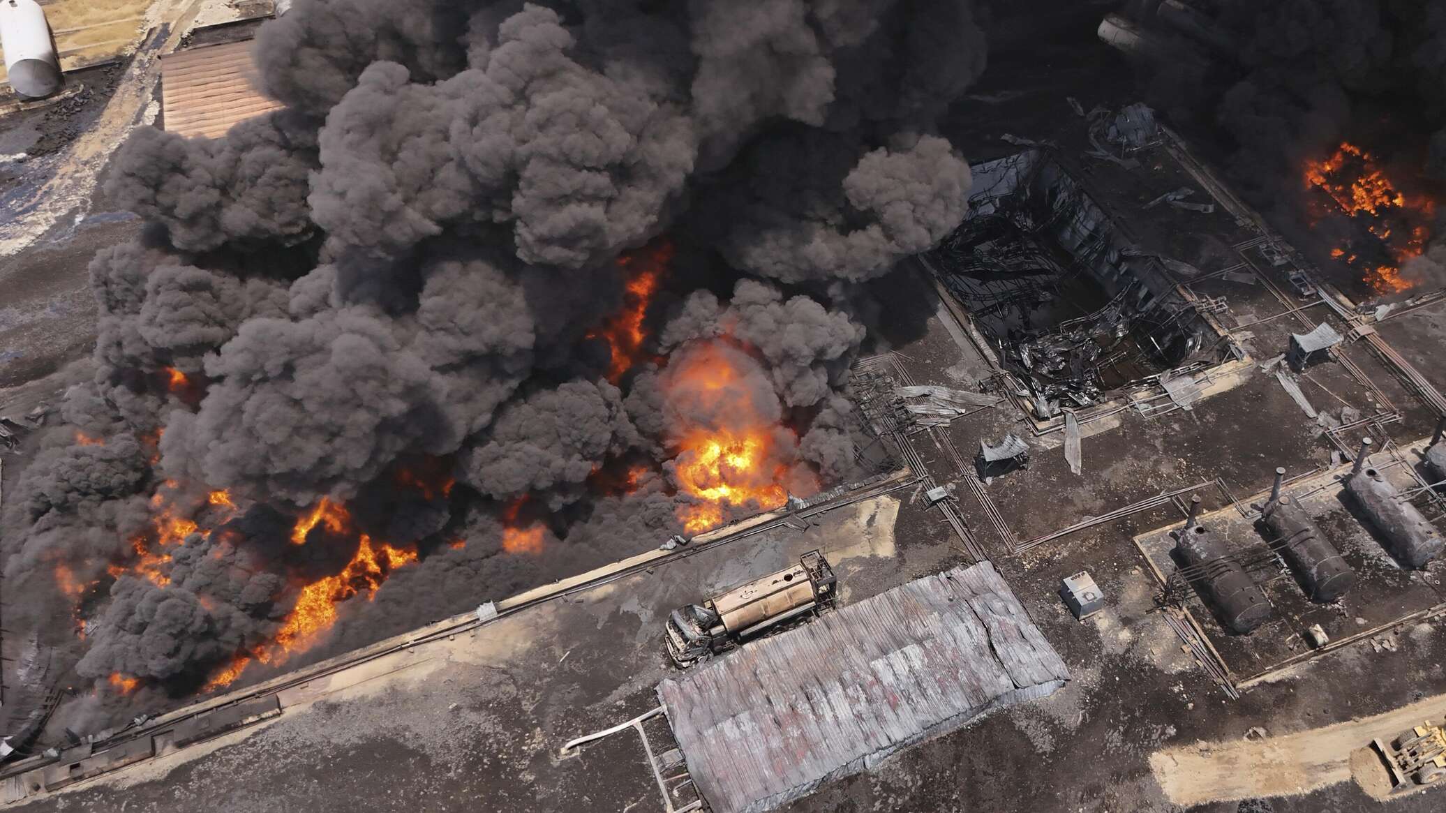 العراق في عين العاصفة.. هل يتمدد لهيب المواجهة الإقليمية إلى الداخل؟