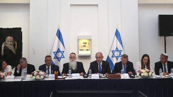 رئيس الوزراء الإسرائيلي بنيامين نتنياهو  يترأس اجتماعا لمجلس الوزراء - سبوتنيك عربي