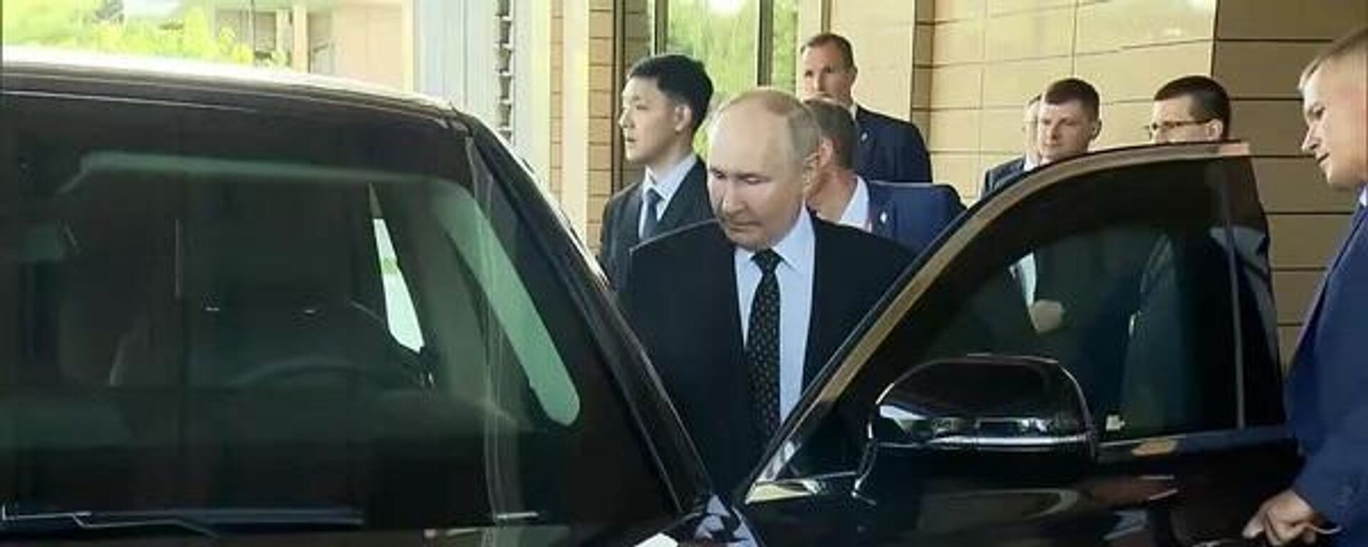 الرئيس الروسي في سيارة أوروس - سبوتنيك عربي, 1920, 19.06.2024