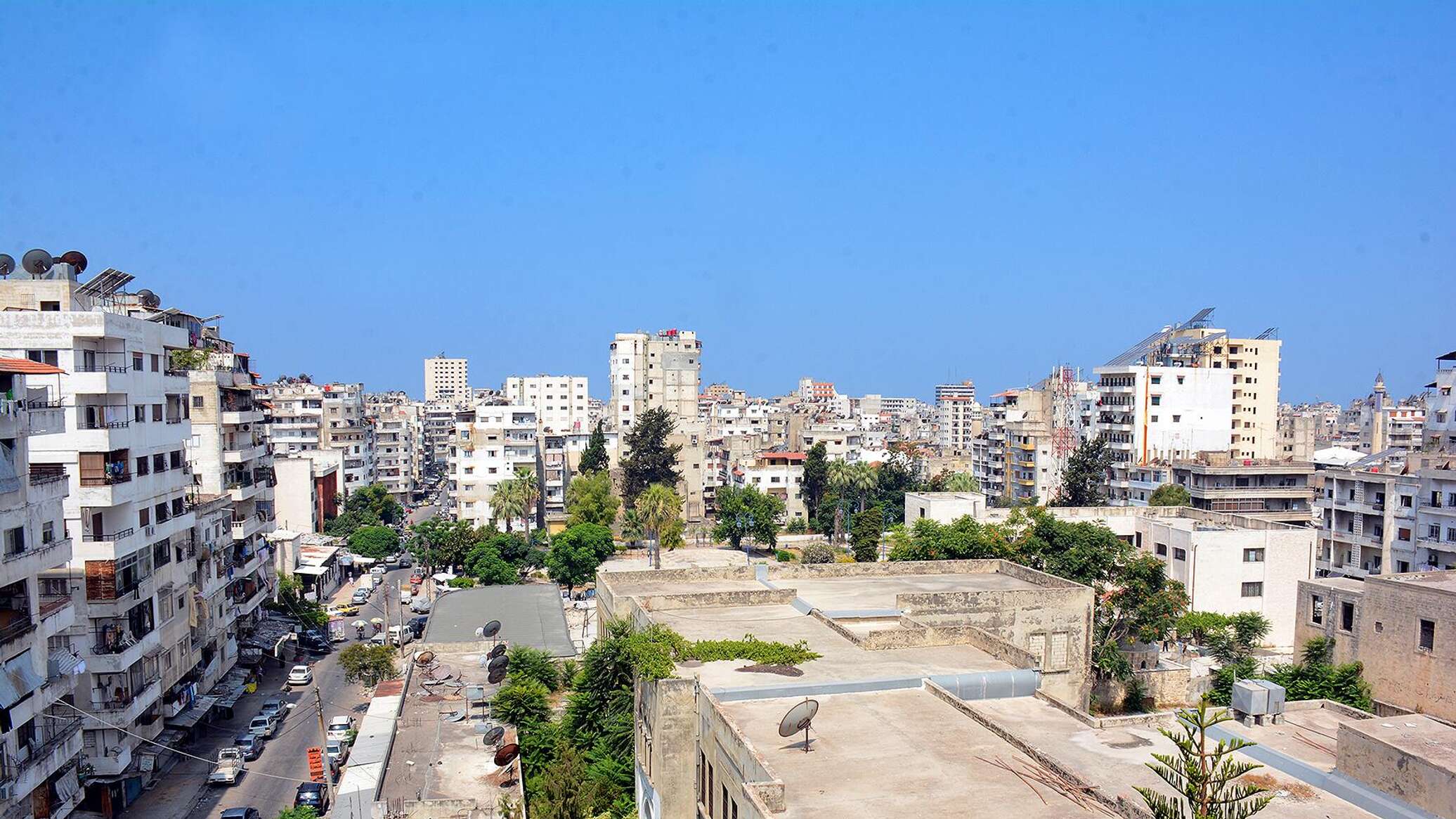انفجار قوي يهز الميناء الأبيض بمدينة اللاذقية غربي سوريا