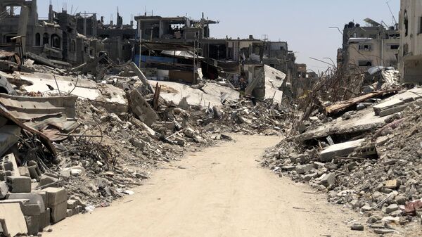 آثار الدمار والخراب الذي دمره الجيش الإسرائيلي مع اليوم السادس لاجتياح حي الشجاعية لليوم السادس - سبوتنيك عربي