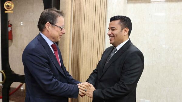رئيس لجنة متابعة الأجهزة الرقابية بمجلس النواب الليبي زايد هدية مع سفير جمهورية روسيا الاتحادية حيدر أغانين - سبوتنيك عربي
