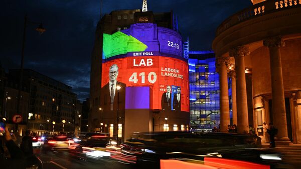 حزب العمال بقيادة كير ستارمر يفوز بـ 410 مقعدًا في الانتخابات العامة البريطانية - سبوتنيك عربي