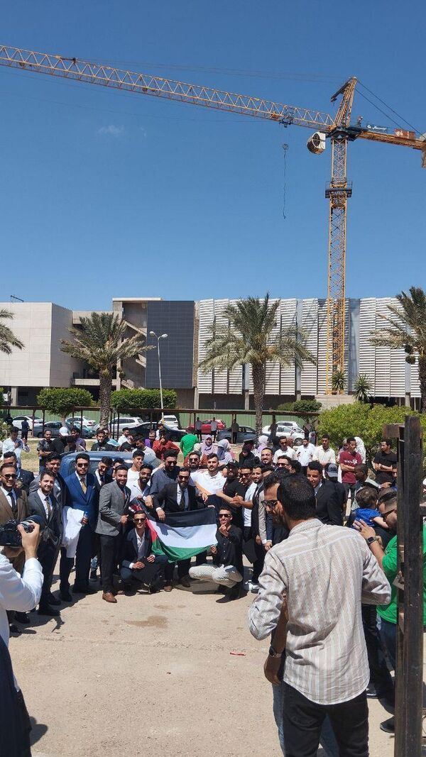 خريجو كلية الطب البشري بجامعة طرابلس يتضامنون مع القضية الفلسطينية - سبوتنيك عربي