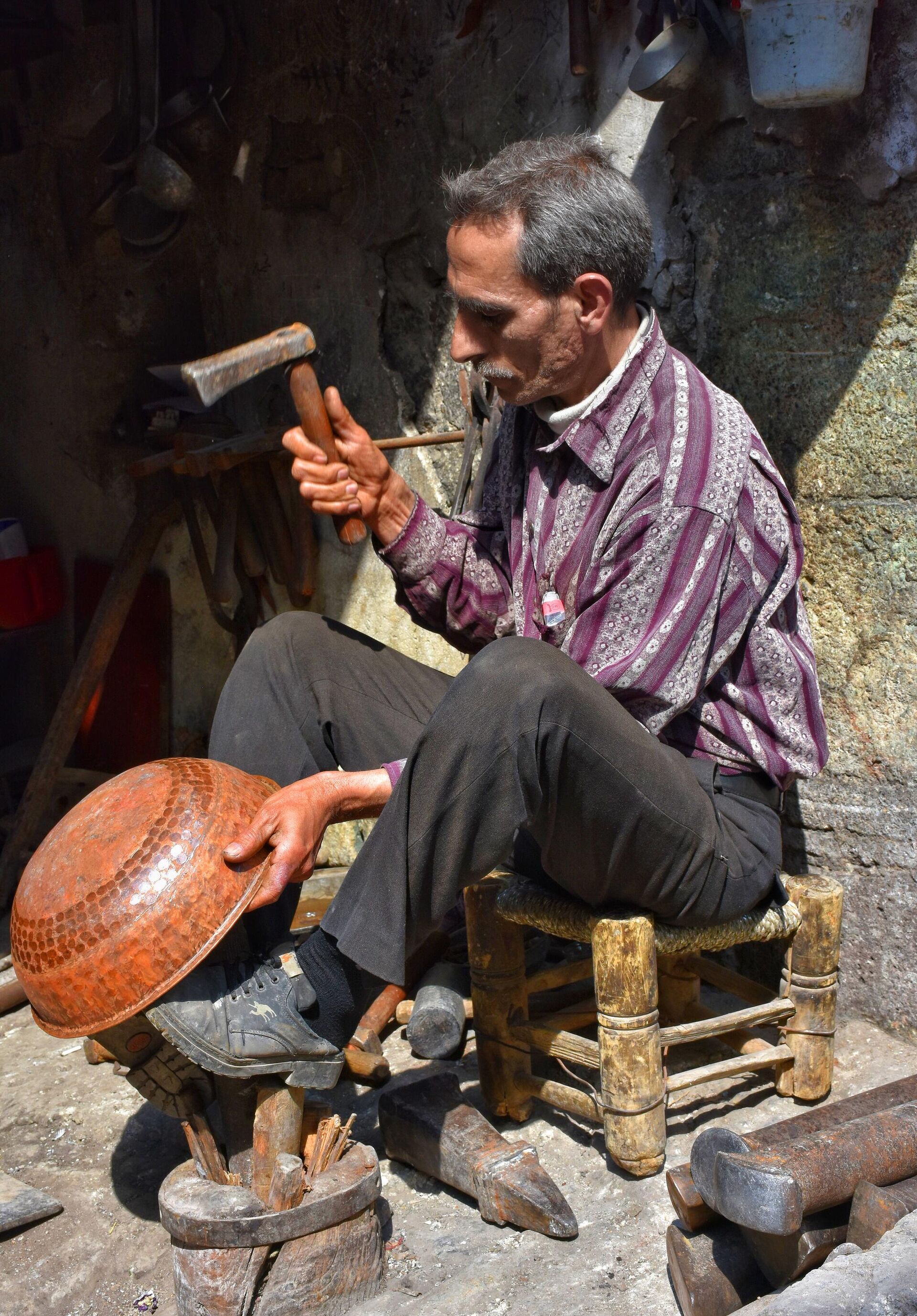 أيادي النحاسين الحلبيين لا تصدأ.. ومشغولاتهم التراثية تجوهر كالذهب - سبوتنيك عربي, 1920, 11.07.2024