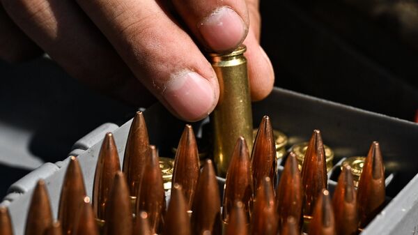 عمل قناصة تشكيل البندقية الآلية الجبلية في اتجاه محور أفدييفكا، في المنطقة العملية العسكرية الخاصة - سبوتنيك عربي