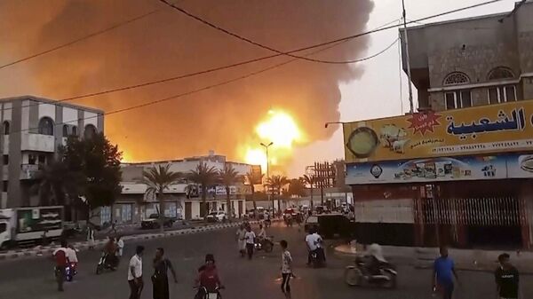 تداعيات قصف الطيران الحربي الإسرائيلي لميناء الحديدة في اليمن - سبوتنيك عربي