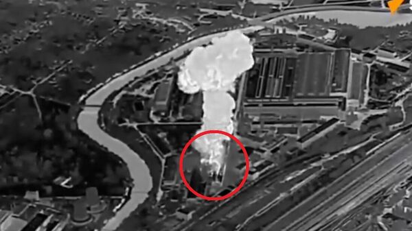 منظومة صواريخ إسكندر إم التكتيكية تستهدف مستودع أسلحة الصواريخ والمدفعية التابع للواء المشاة الآلي المنفصل رقم 56 الأوكراني في المنطقة الصناعية لمدينة كراماتورسك - سبوتنيك عربي