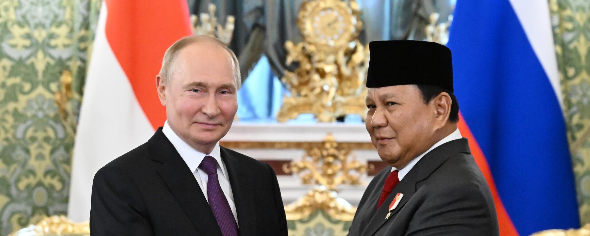 الرئيس الروسي فلاديمير بوتين الرئيس الإندونيسي المنتخب فرابوو سوبيانتو خلال اجتماع في موسكو. - سبوتنيك عربي, 1920, 19.06.2025