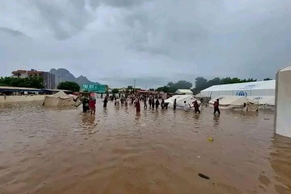 السودان.. السيول والأمطار تضاعف من معاناة النازحين من ويلات الحرب الدائرة بين الدعم السريع والجيش السوداني، منذ ما يقارب العام ونصف العام، في ظل تفاقم كبير في الأوضاع الإنسانية. - سبوتنيك عربي