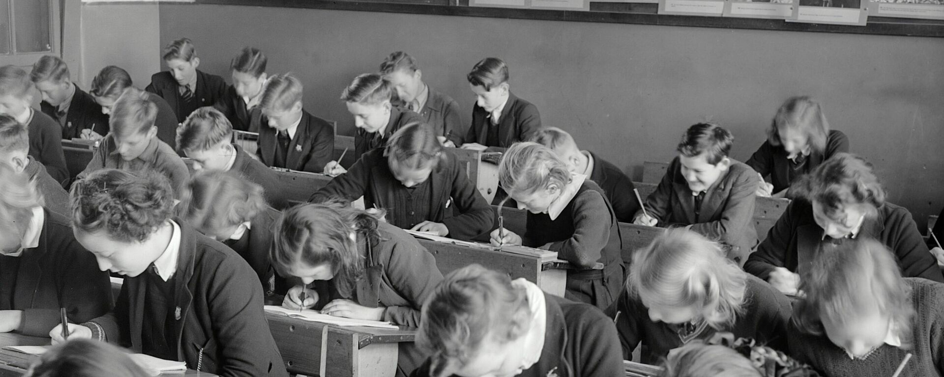 صورة قديمة لطلاب الثانوية  - سبوتنيك عربي, 1920, 08.08.2024