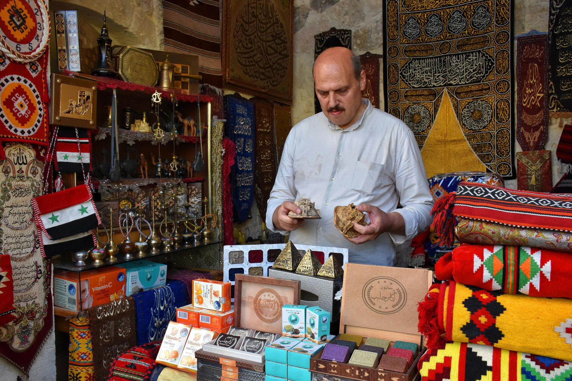 أسواق حلب التاريخية تنبعث مجددا وقلوب تجارها تتلهف إلى (الأيام الخوالي)  - سبوتنيك عربي, 1920, 29.08.2024