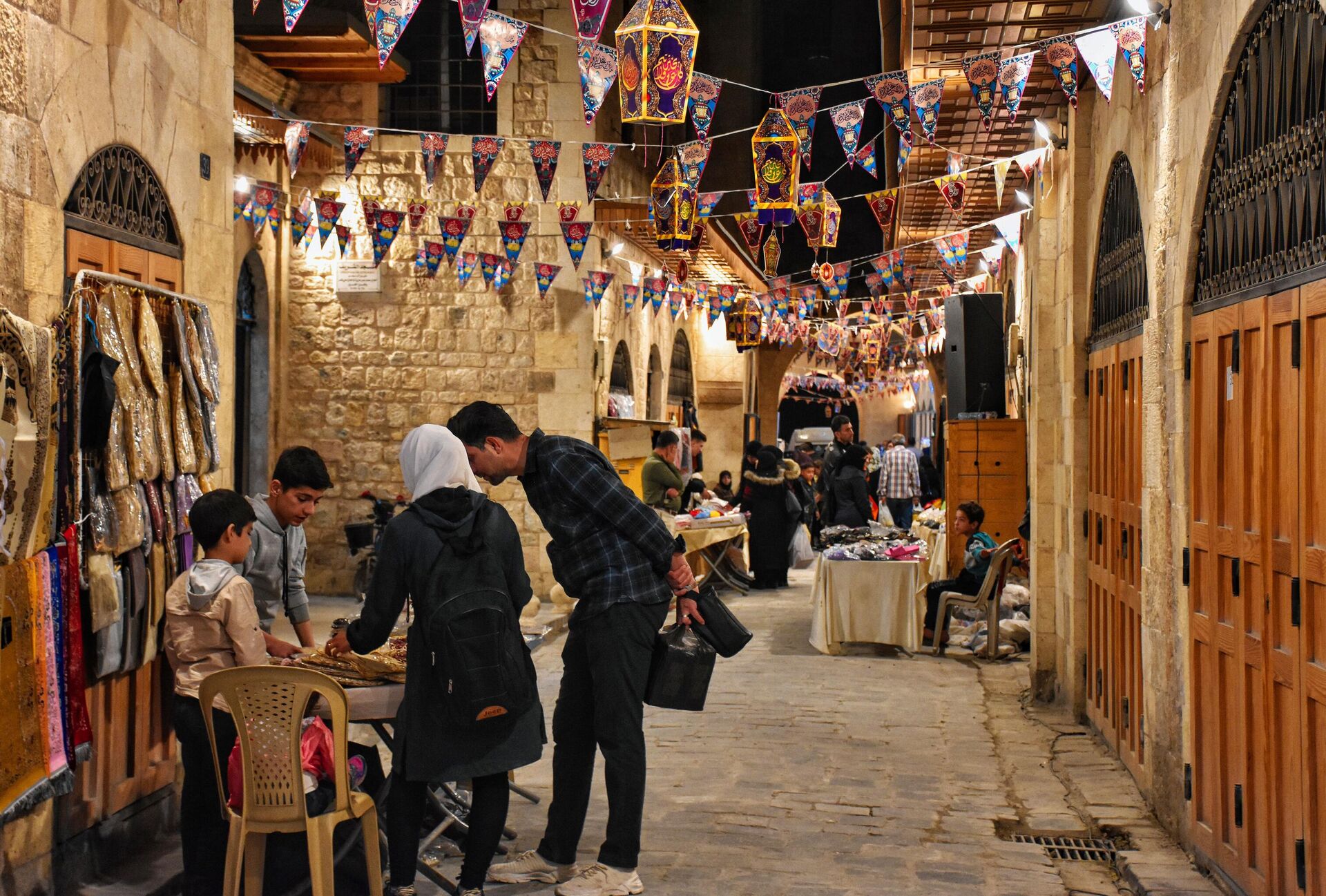 أسواق حلب التاريخية تنبعث مجددا وقلوب تجارها تتلهف إلى (الأيام الخوالي)  - سبوتنيك عربي, 1920, 29.08.2024